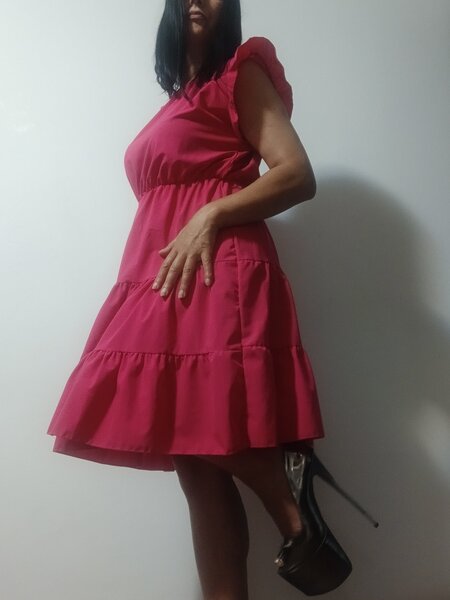 Buna, ma numesc Lori, 43 ani,